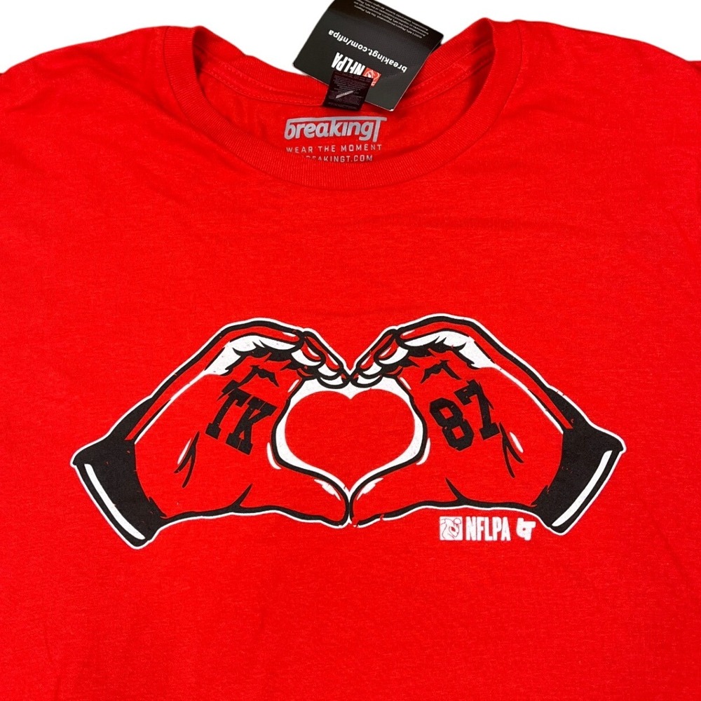 BreakingT Travis Kelce TK 87 Heart Hands Taylor Swift Red Football‎ T-Shirt